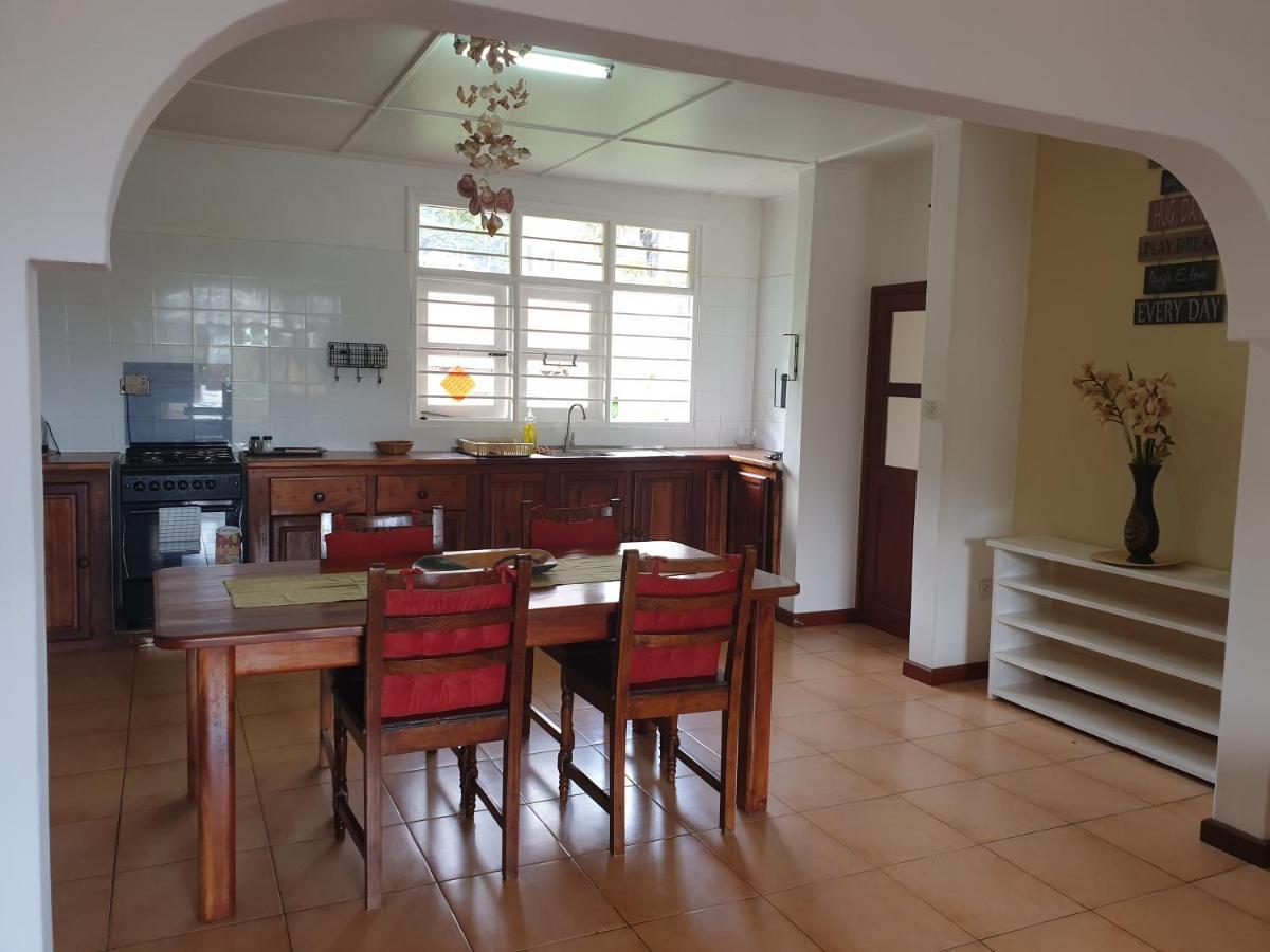 La Maison Hibiscus Self Catering Accommodation Beau Vallon  Exterior photo